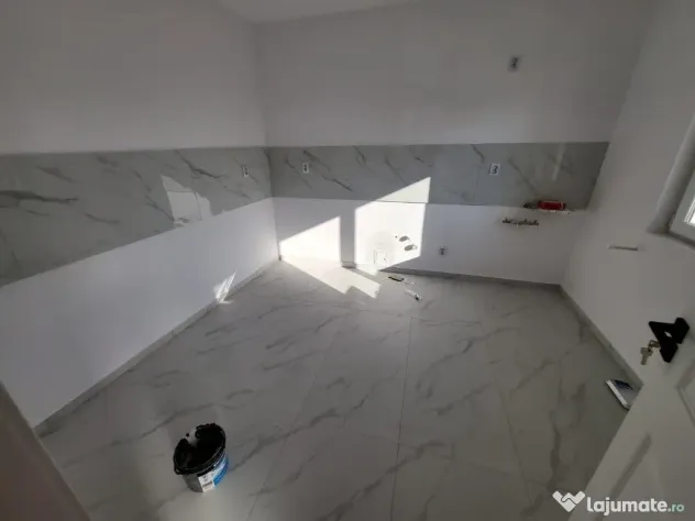 Duplex spatios cu 4 camere si mansarda cu placa de beton,gata de mutat
