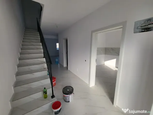 Duplex spatios cu 4 camere si mansarda cu placa de beton,gata de mutat