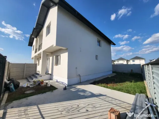 Duplex spatios cu 4 camere si mansarda cu placa de beton,gata de mutat