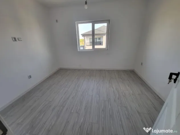 Duplex spatios cu 4 camere si mansarda cu placa de beton,gata de mutat