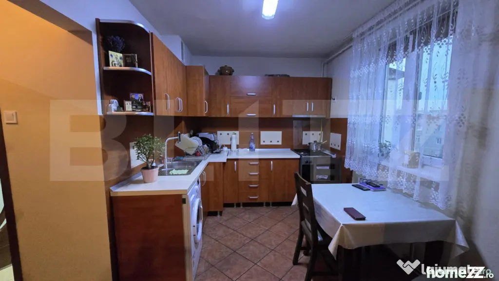 Apartament de vanzare, cu 3 camere, 66 mp, zona Burdea