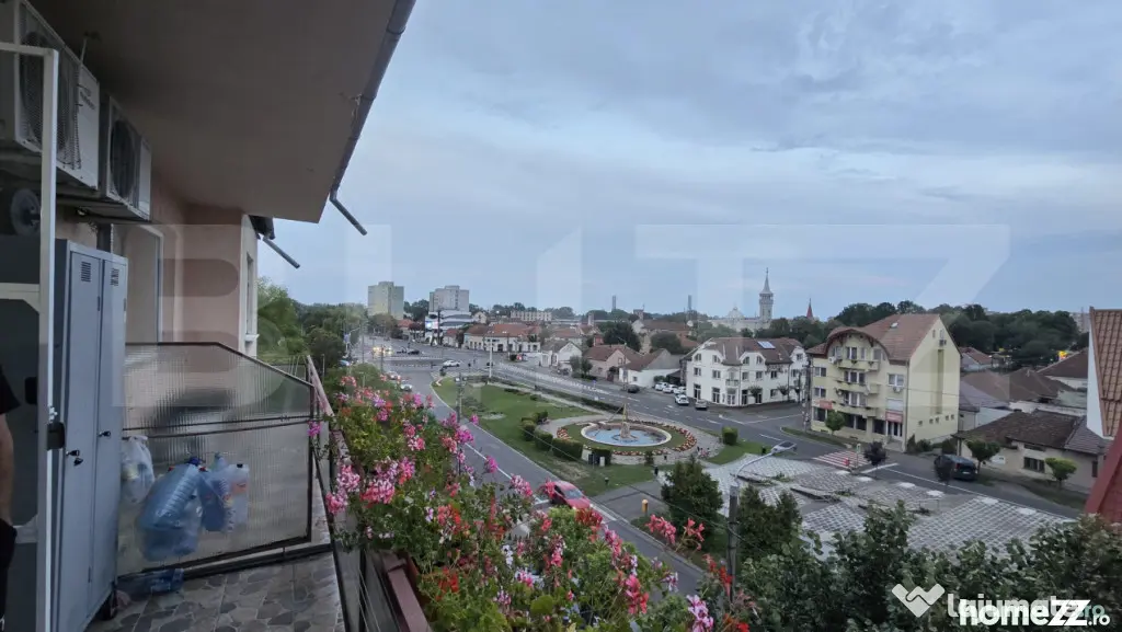 Apartament de vanzare, cu 3 camere, 66 mp, zona Burdea