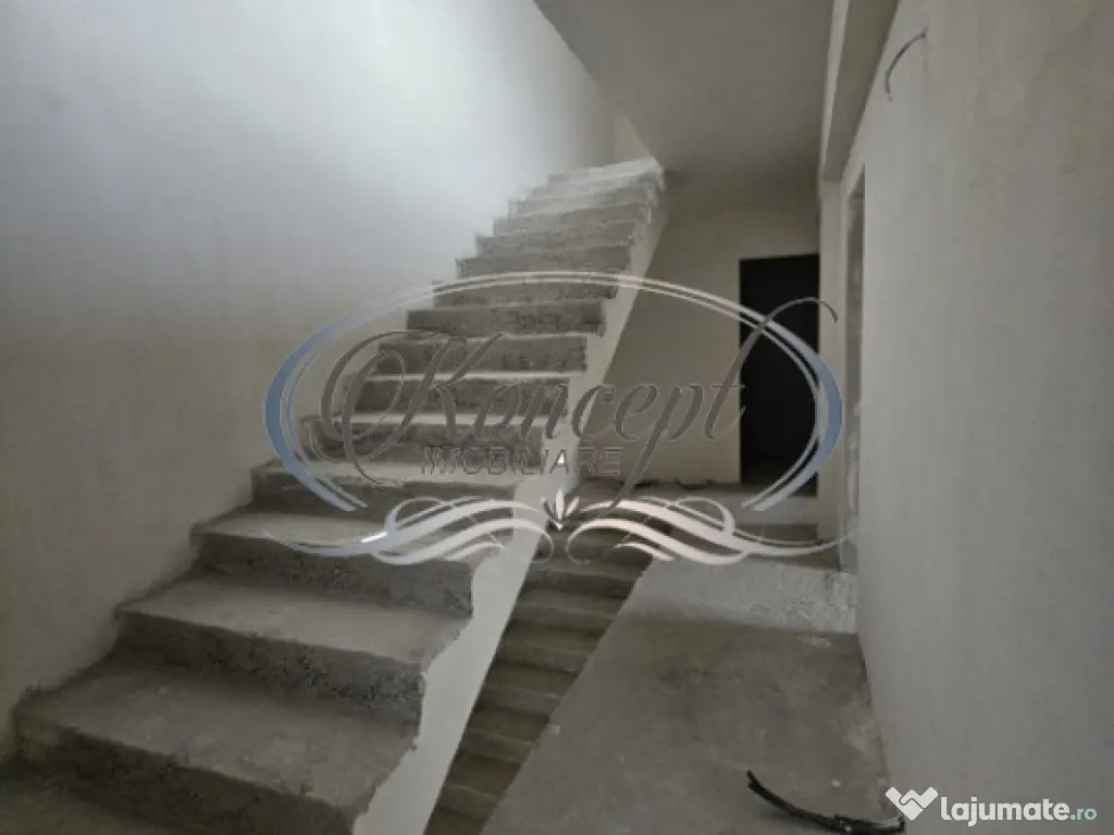 Casa de vanzare tip cvadruplex semifinisata zona Parcului Po