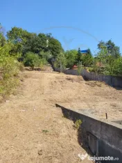 Teren intravilan Turcesti (Pitesti) - 1083 mp, demisol execu 