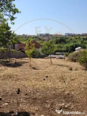 Teren intravilan Turcesti (Pitesti) - 1083 mp, demisol execu 
