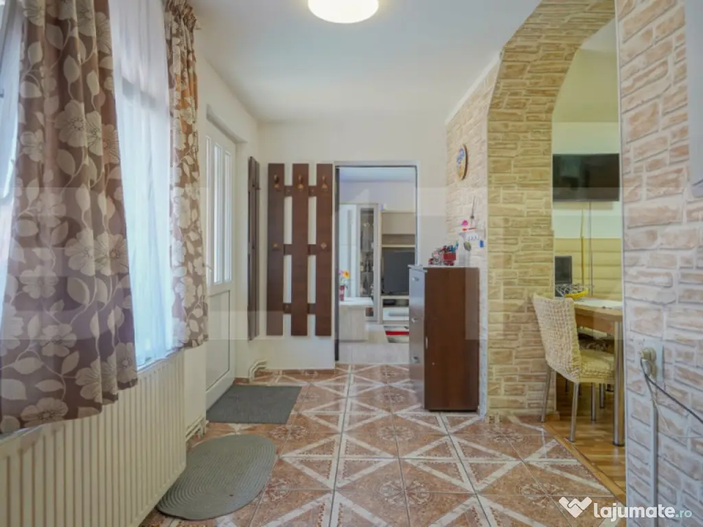 Casa cu 7 camere, 150 mp utili, garaj si curte amenajata, zo