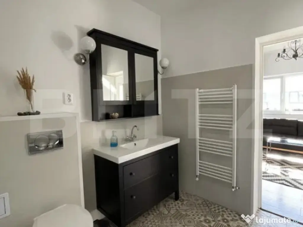 Apartament 82 mp, 2 dormitoare, 2 bai, living, laundry space