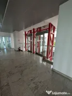 Spatiu 30AVENUE, asigurări, consultanta , servicii, cabine