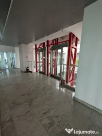 Spatiu 30AVENUE, asigurări, consultanta , servicii, cabine