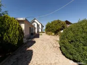 Casa visurilor cu livada roditoare si gradina amenajata Darm 