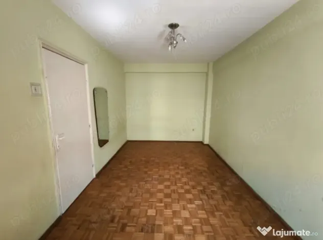 Apartament 2 camere, semidecomandat - zona Centru Civic