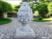 Capitel con de pin cu bază, gri patinat, model T3. 