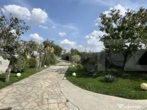 Vilă de 469 mp utili, teren 1.200 mp cu garaj și piscină,