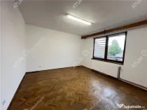 Casa 3 camere cu 2 pivnite si teren de 242 mp zona Calea Dum