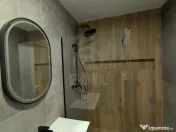 Apartament cu 3 camere,finisat,partial mobilat.zona Eroilor 