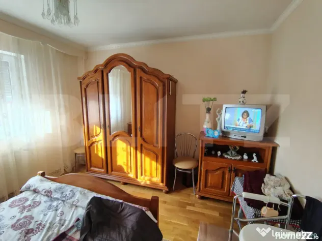 Casa individuala cu 7 camere, 200 mp, teren 627 mp, Jucu de
