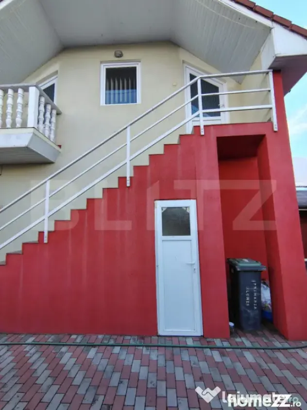 Casa individuala cu 7 camere, 200 mp, teren 627 mp, Jucu de