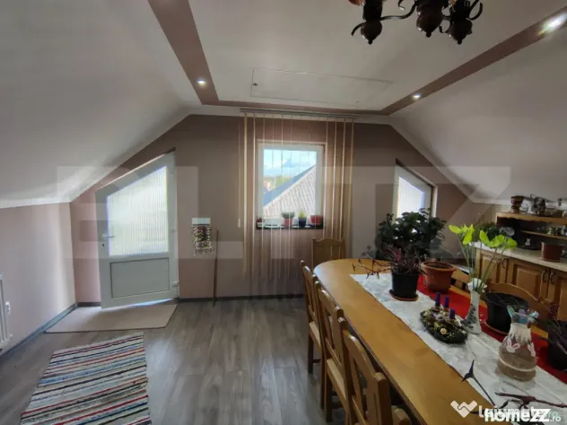 Casa individuala cu 7 camere, 200 mp, teren 627 mp, Jucu de