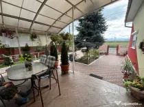 Casa individuala cu 7 camere, 200 mp, teren 627 mp, Jucu de