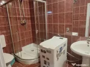 Garsoniera de inchiriat la curte zona Capitol 