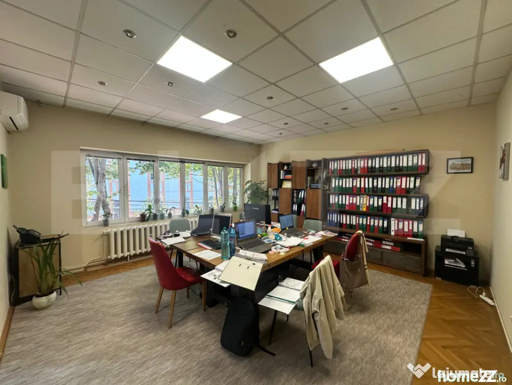 Apartament 3 camere, 223.40 mp, zona Titulescu