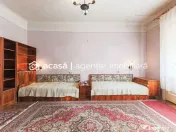 Un etaj întreg. Trei unități. O singură decizie bună. 