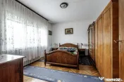 Casă din cărămidă cu 8 camere – zonă liniștită, ...