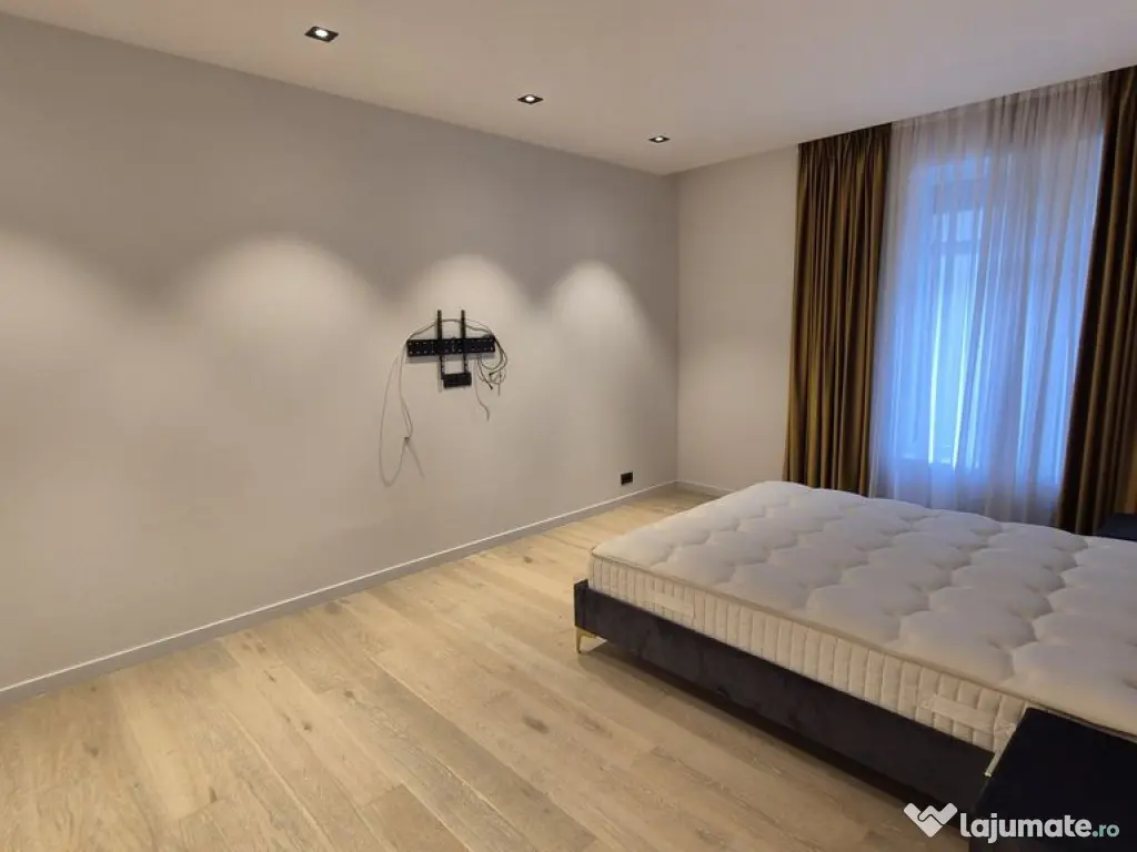 Penthouse 262,48 mp + terasa 165,16 + balcoane 10,73 mp -...