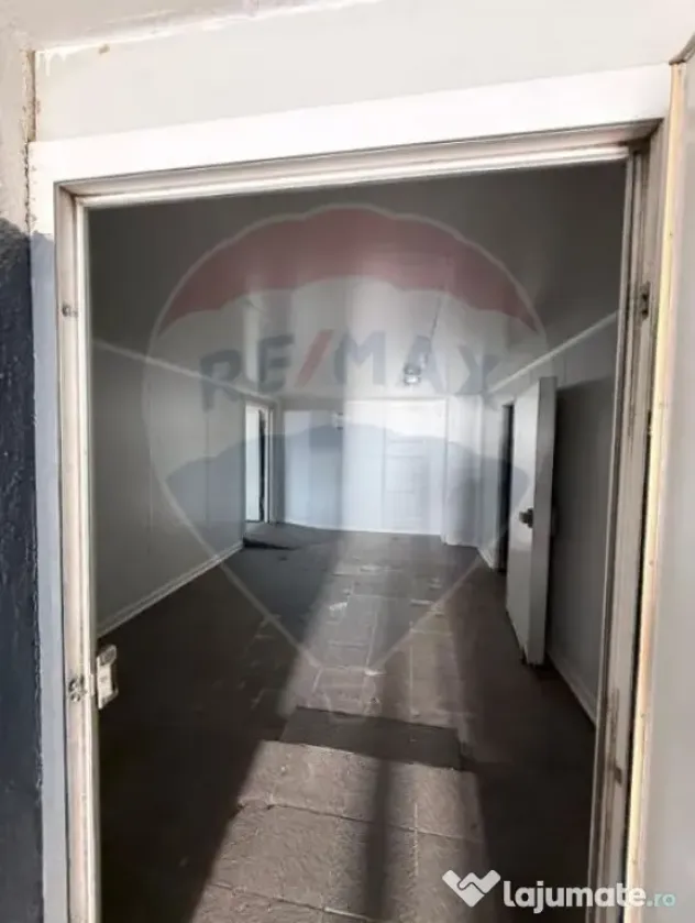 Spațiu industrial-220 mp cu rampă și parcare-zona Ora?...
