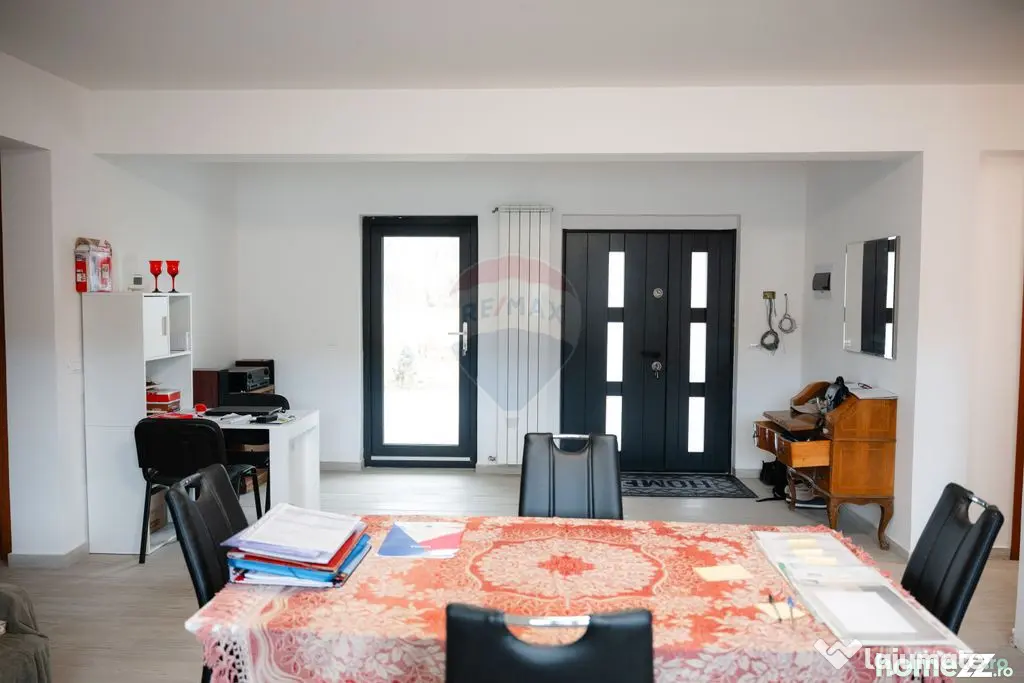 Casă / Vilă cu 5 camere de vânzare