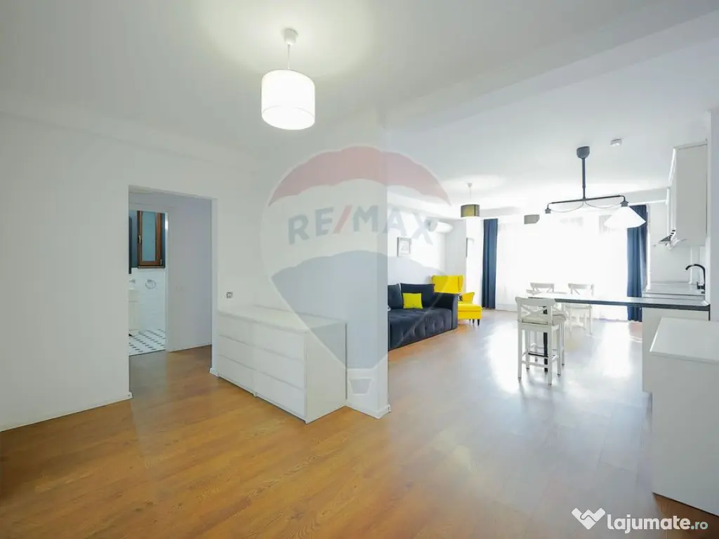 Apartament cu 3 camere de vânzare în zona Ultracentral