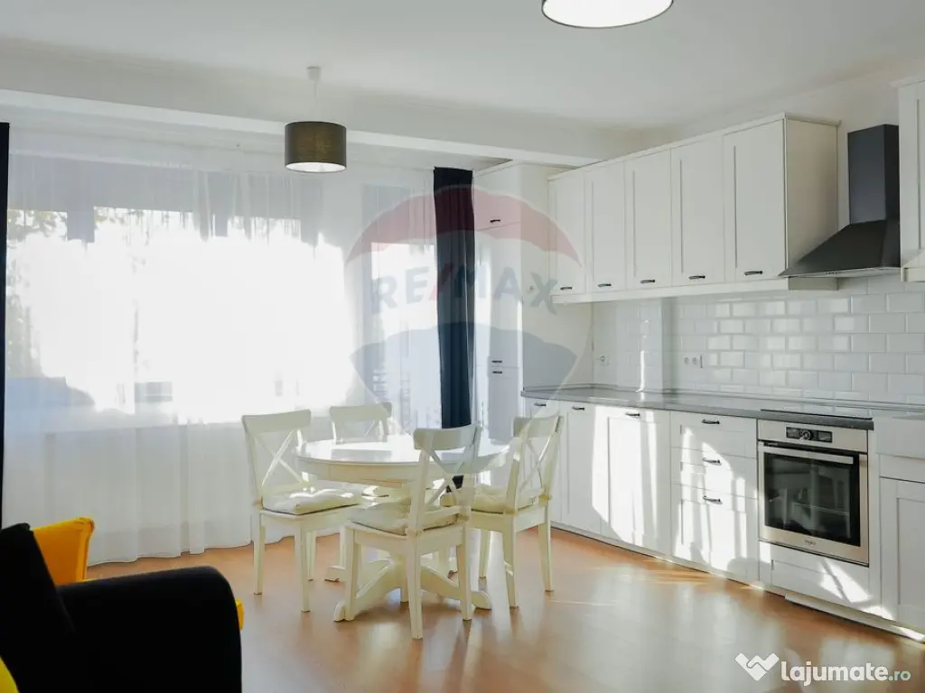 Apartament cu 3 camere de vânzare în zona Ultracentral