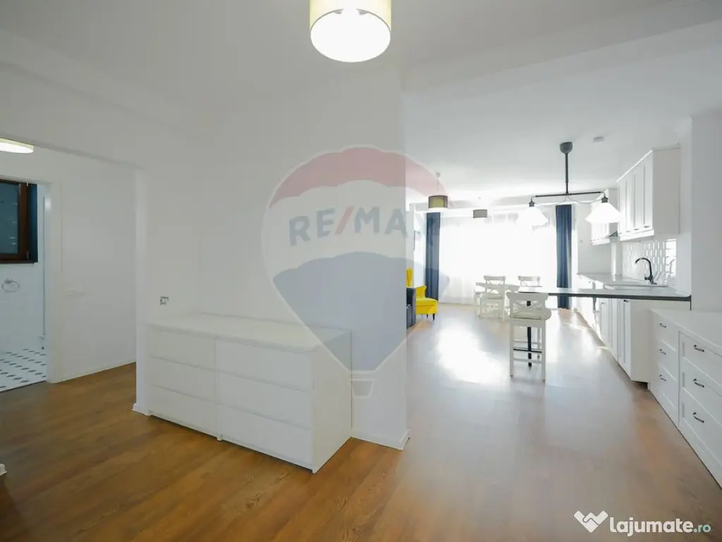 Apartament cu 3 camere de vânzare în zona Ultracentral