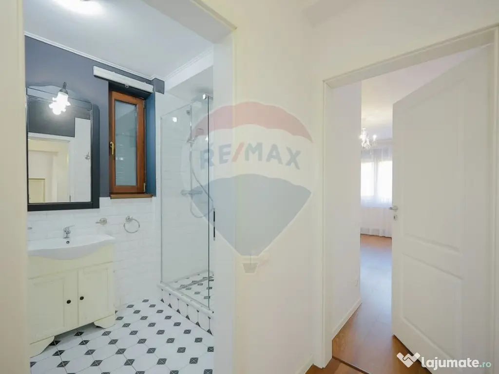 Apartament cu 3 camere de vânzare în zona Ultracentral