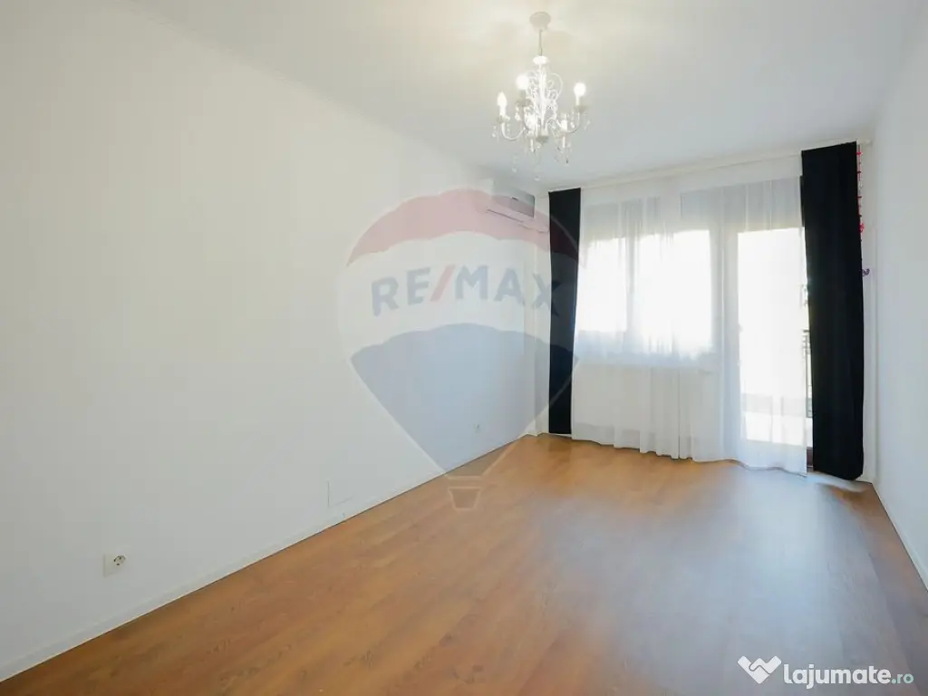 Apartament cu 3 camere de vânzare în zona Ultracentral