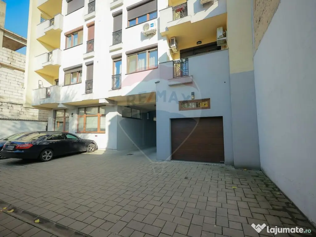 Apartament cu 3 camere de vânzare în zona Ultracentral
