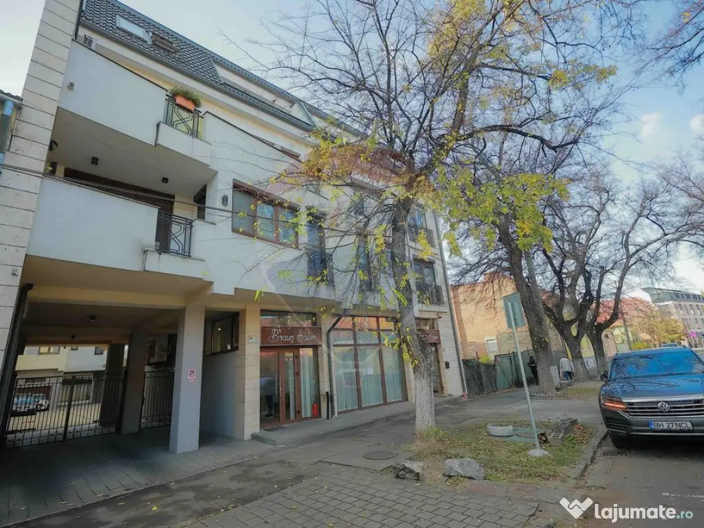 Apartament cu 3 camere de vânzare în zona Ultracentral
