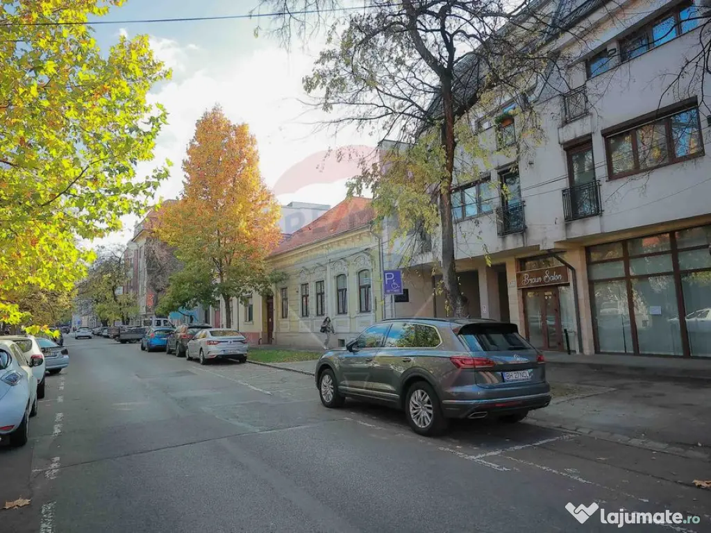 Apartament cu 3 camere de vânzare în zona Ultracentral