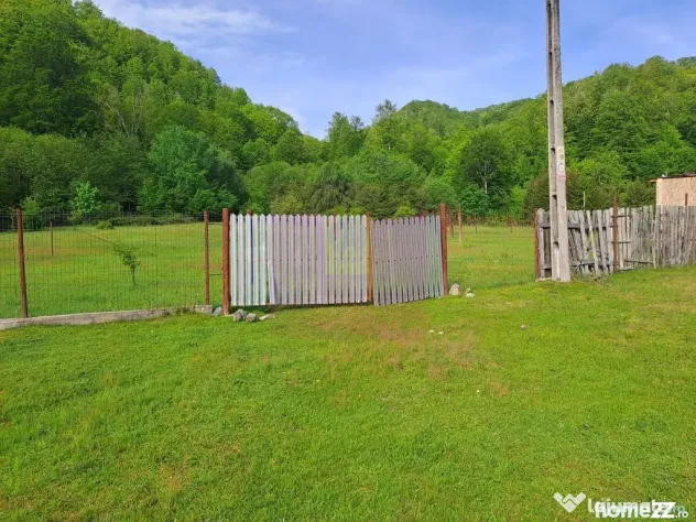 BEREVOIESTI (AG) SE VINDE TEREN 834 MP IN zona Pastravari...
