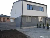 Duplex modern cu grădină și două locuri de parcare 