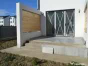 Duplex modern cu grădină și două locuri de parcare 