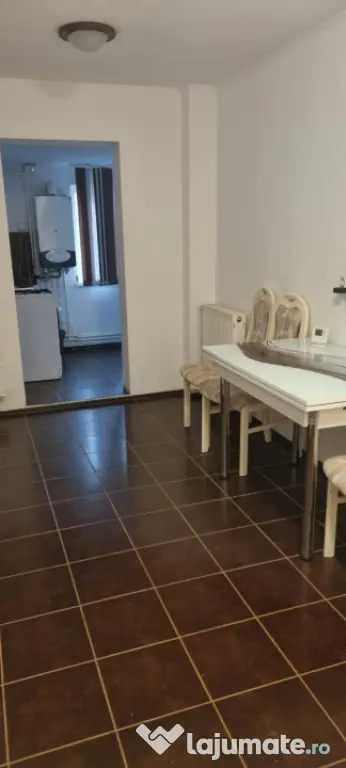 Apartament 2 camere Progresu, parter cu balcon mare.