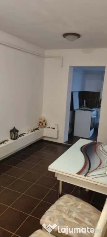 Apartament 2 camere Progresu, parter cu balcon mare.