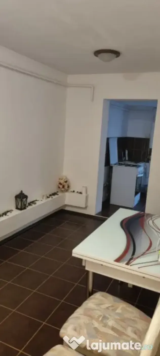 Apartament 2 camere Progresu, parter cu balcon mare.