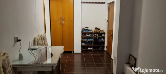 Apartament 2 camere Progresu, parter cu balcon mare.