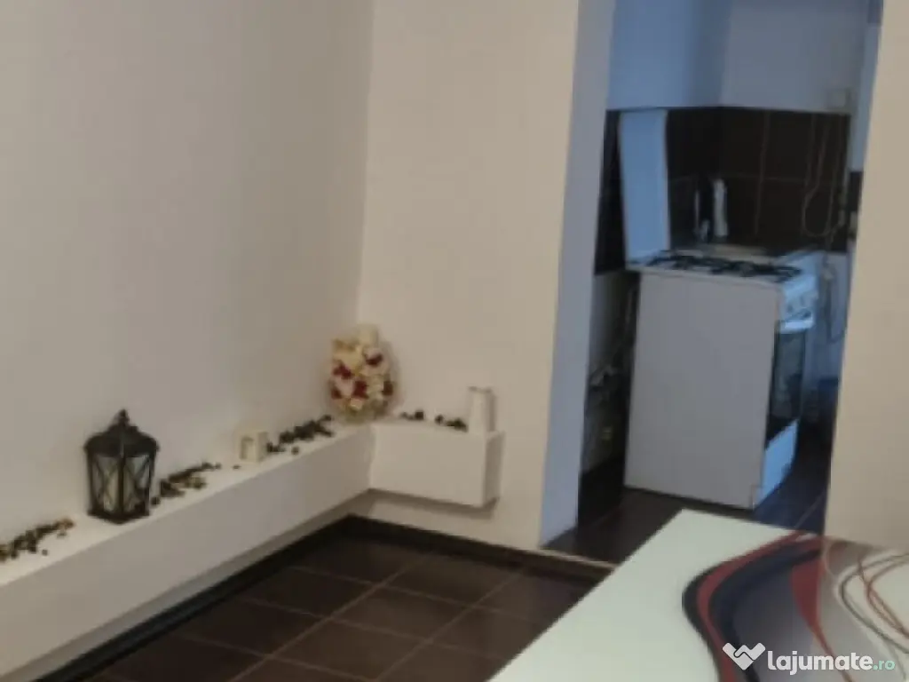 Apartament 2 camere Progresu, parter cu balcon mare.