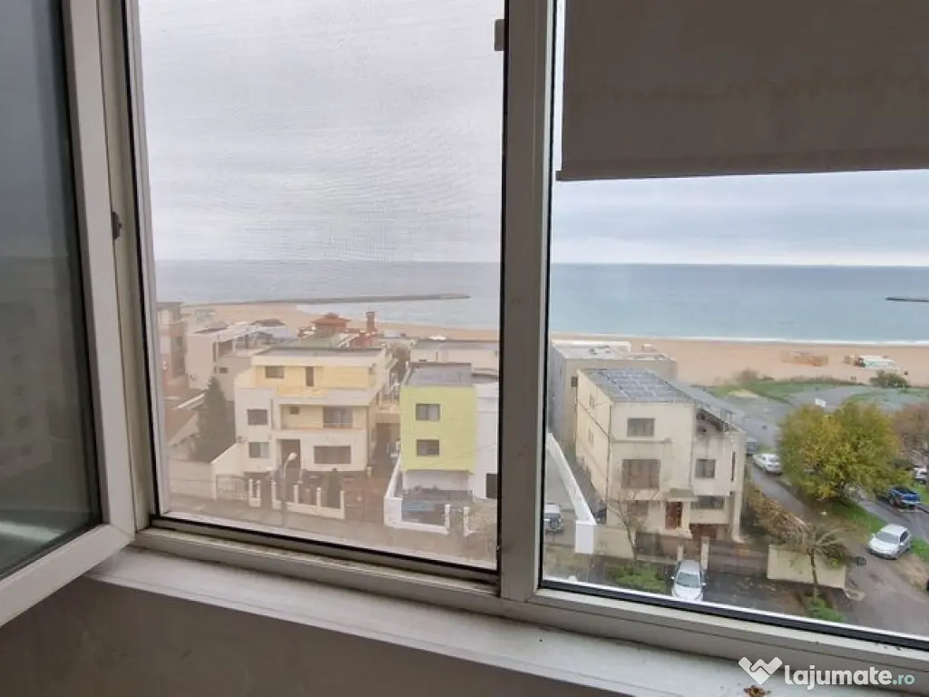 Vedere frontal la mare, 3 camere decomandate.