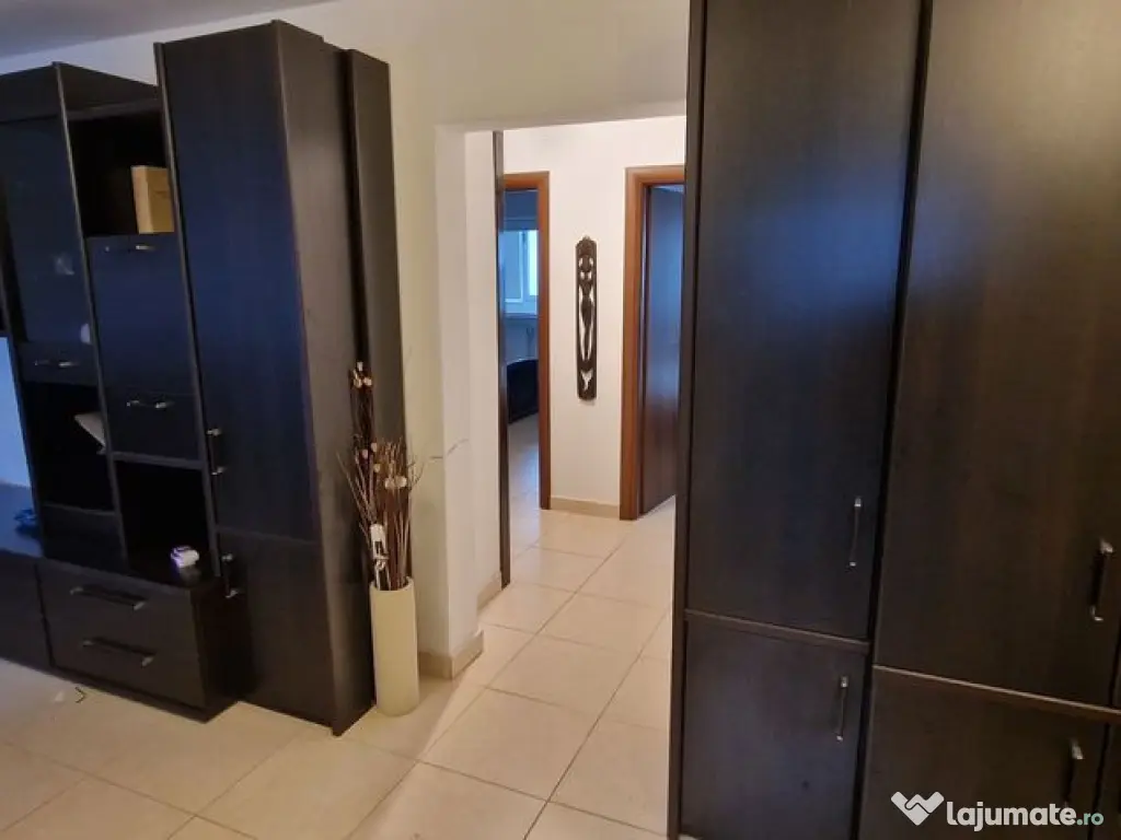 Vedere frontal la mare, 3 camere decomandate.