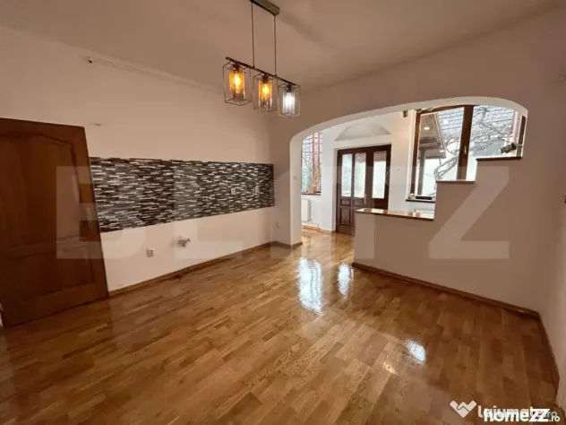 Eleganță și confort: casă renovată 2024 singur în curt - Brasov (Brasov)