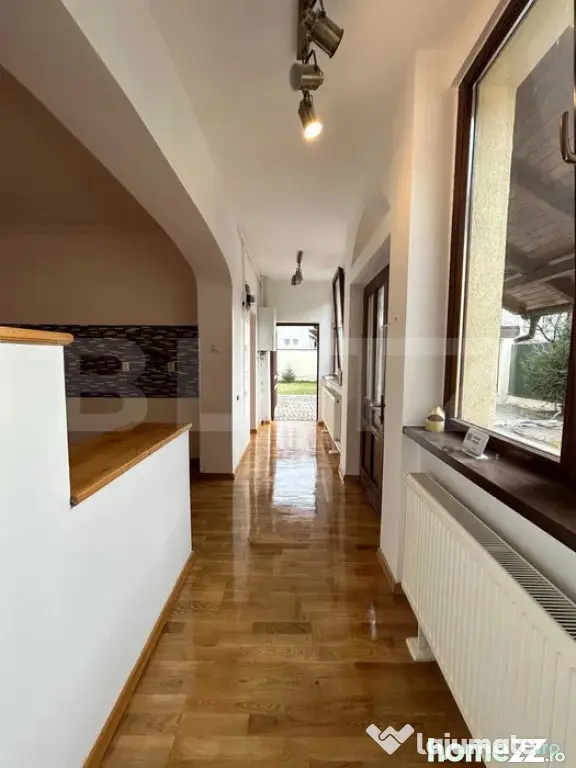 Eleganță și confort: casă renovată 2024 singur în curt - Brasov (Brasov)